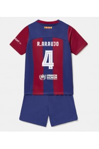 Barcelona Ronald Araujo #4 Jalkapallovaatteet Lasten Kotipeliasu 2023-24 Lyhythihainen (+ Lyhyet housut)